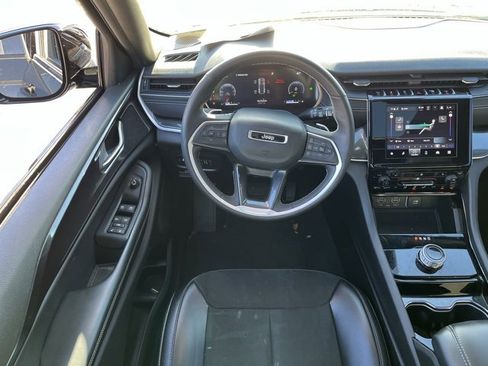 Certified 2023 Jeep Grand Cherokee Altitude image 9