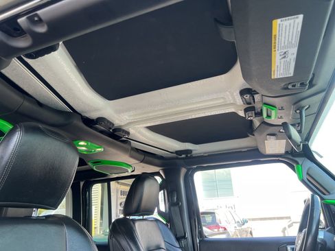 Used 2020 Jeep Wrangler Unlimited Sahara image 26