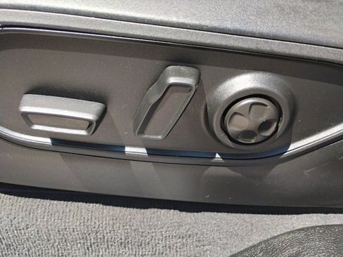 Used 2022 Jeep Grand Cherokee Limited image 7