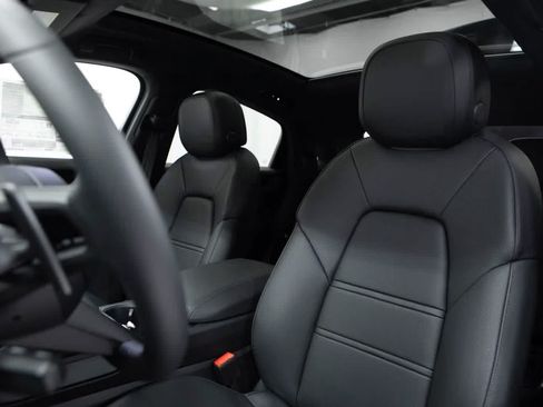 Certified 2026 Porsche Cayenne Coupe AWD/4WD image 5
