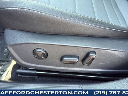 Used 2025 Volkswagen Jetta SE FWD image 15