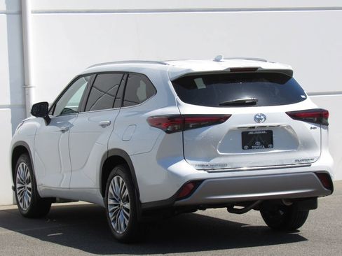 Used 2025 Toyota Highlander Platinum AWD/4WD image 5