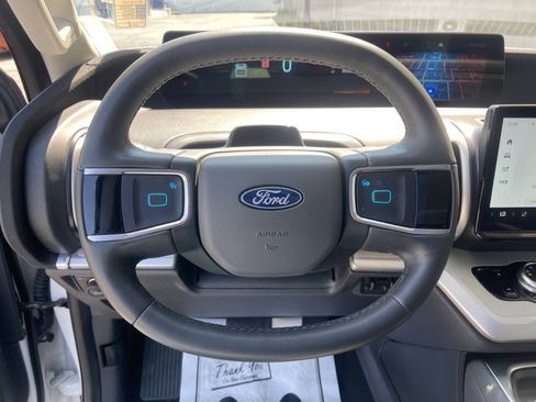 Used 2025 Ford Expedition Active AWD/4WD image 10