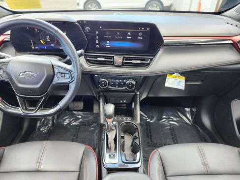Used 2025 Chevrolet TrailBlazer RS w/ Convenience Package FWD image 12