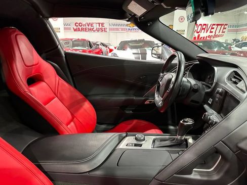 Used 2019 Chevrolet Corvette Stingray Coupe w/ 1LT RWD image 13