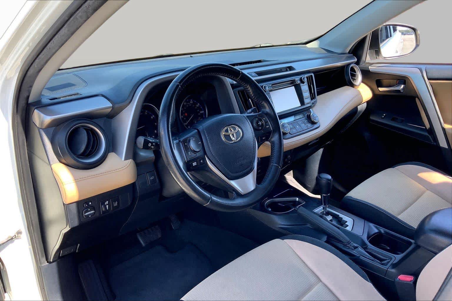 Used 2018 Toyota RAV4 XLE FWD image 17