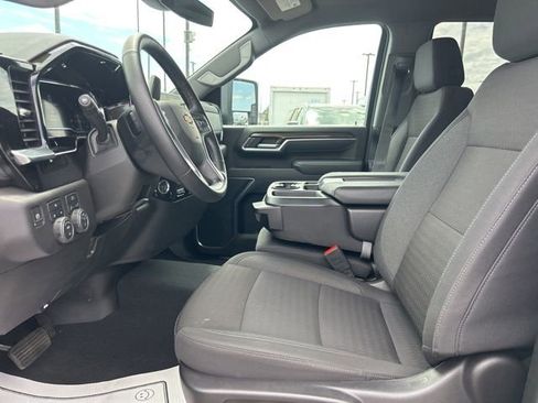 Used 2025 Chevrolet Silverado 2500 LT AWD/4WD image 15