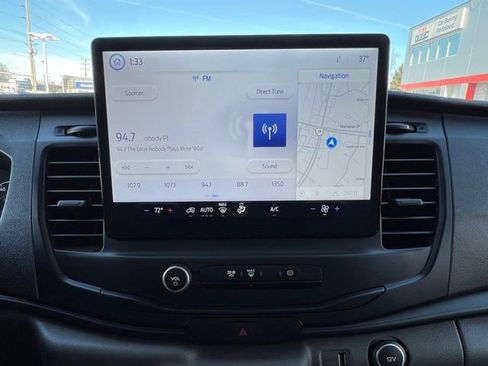 Used 2022 Ford E-Transit Medium Roof image 19