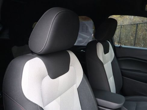 Used 2024 Chevrolet Trax RS image 40