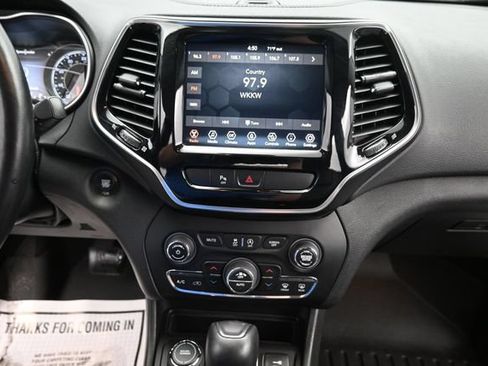 Used 2019 Jeep Cherokee Limited AWD/4WD image 17