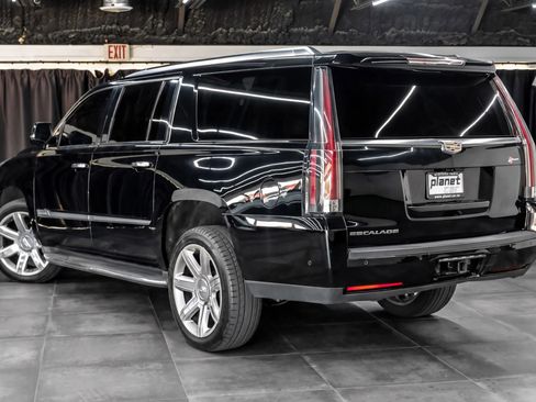 Used 2020 Cadillac Escalade ESV Luxury RWD image 11