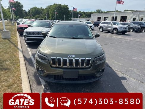 Used 2019 Jeep Cherokee Latitude Plus w/ Cold Weather Group AWD/4WD image 4