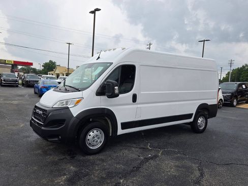 Used 2023 RAM ProMaster 2500 FWD image 3