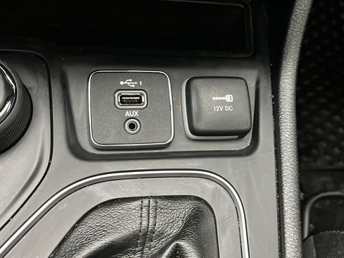 Used 2022 Jeep Cherokee Latitude w/ Sun & Sound Group image 20