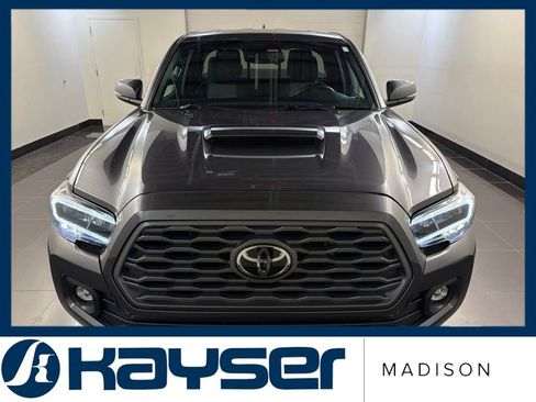 Used 2020 Toyota Tacoma TRD Sport w/ TRD Premium Sport Package AWD/4WD image 2