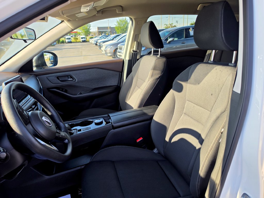 Used 2023 Nissan Rogue S AWD/4WD image 10
