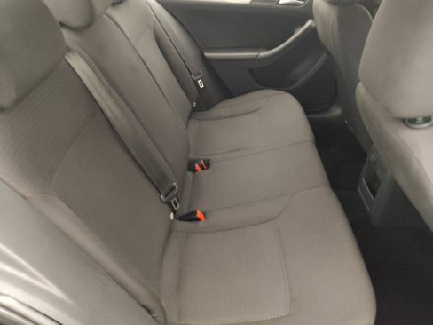 Used 2016 Volkswagen Jetta SE FWD image 19