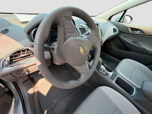 Used 2017 Chevrolet Cruze LT w/ Convenience Package FWD image 10
