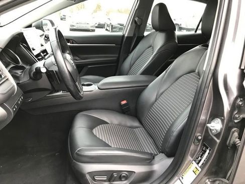 Used 2022 Toyota Camry SE image 14