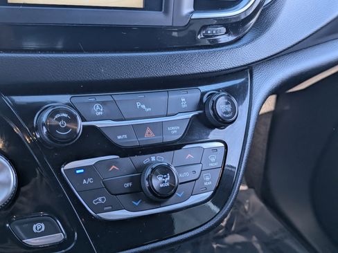 Used 2019 Chrysler Pacifica Touring Plus w/ S Appearance Package image 24