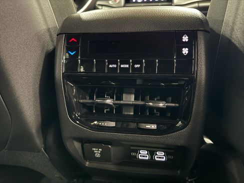 New 2025 Jeep Grand Cherokee L Altitude image 16