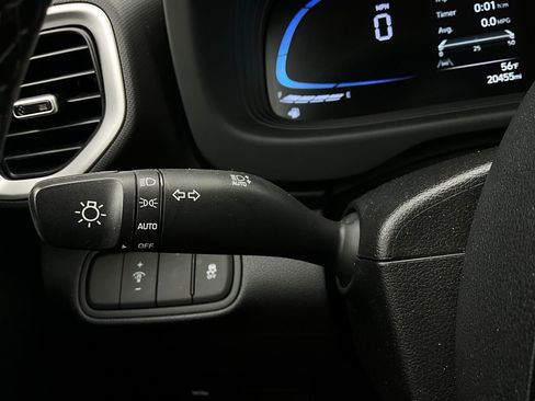 Used 2025 Hyundai Venue SEL image 36