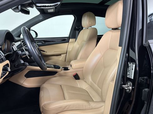 Certified 2024 Porsche Macan S AWD/4WD image 5