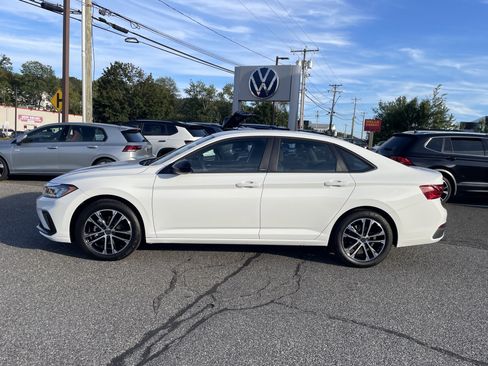 Certified 2025 Volkswagen Jetta Sport image 4