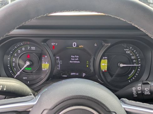 Used 2025 Jeep Wrangler Unlimited Sahara AWD/4WD image 28