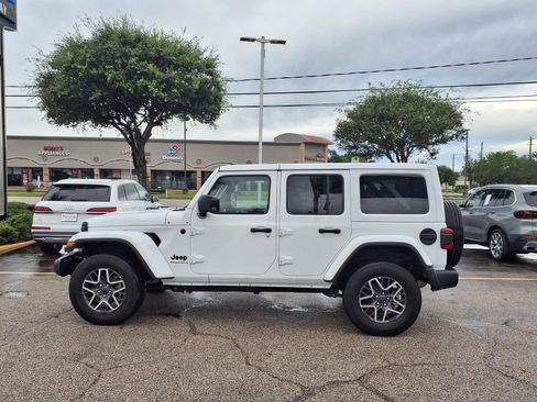 Used 2025 Jeep Wrangler Unlimited Sahara AWD/4WD image 24