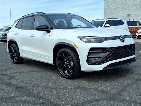 New 2026 Volkswagen Tiguan SE R-Line image 1