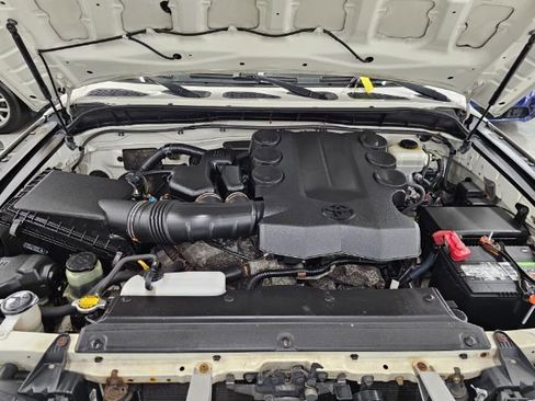 Used 2013 Toyota FJ Cruiser 4WD w/ Upgrade Pkg image 36