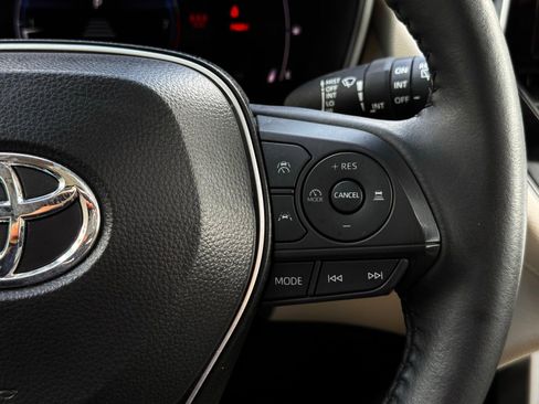 Used 2024 Toyota Corolla Cross XLE w/ Convenience Package image 32