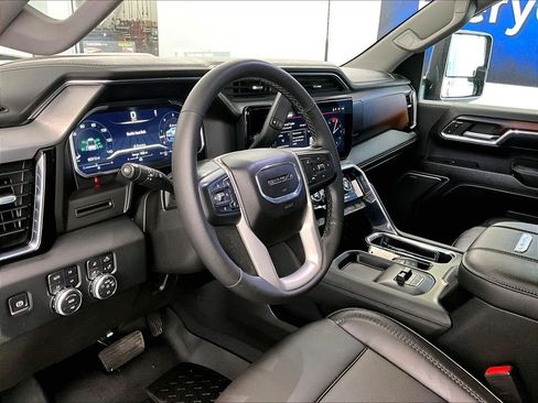 Used 2024 GMC Sierra 3500 Denali AWD/4WD image 8