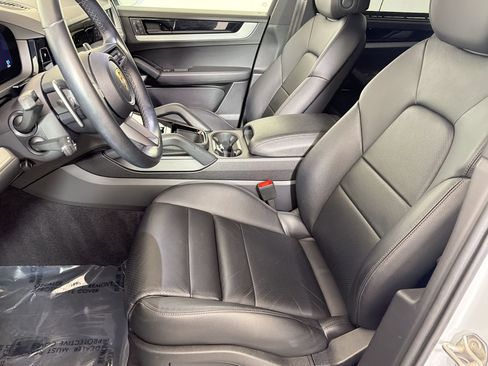 Certified 2024 Porsche Cayenne image 5