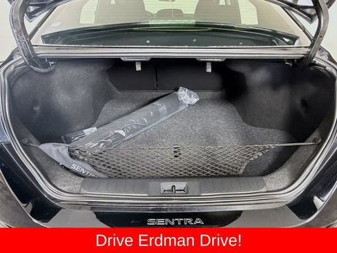 Used 2025 Nissan Sentra SR w/ Midnight Edition FWD image 33