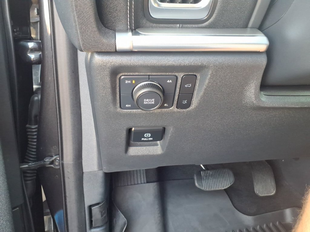 Used 2025 Ford Expedition Platinum w/ Driver's Package AWD/4WD image 12