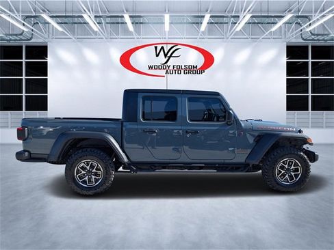Used 2025 Jeep Gladiator Rubicon image 2