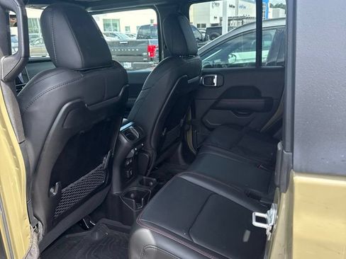 Used 2025 Jeep Gladiator Rubicon w/ Convenience Group AWD/4WD image 4