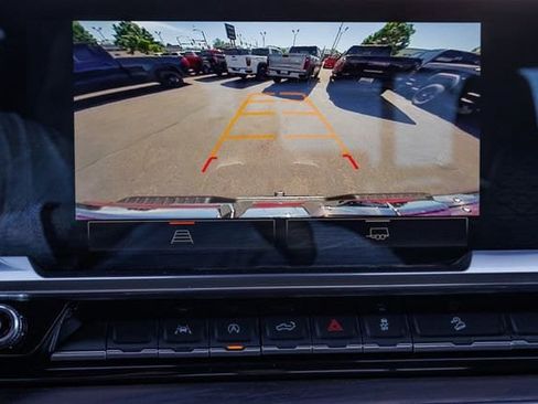 Used 2025 GMC Sierra 1500 SLT w/ SLT Convenience Package AWD/4WD image 9