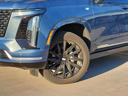 Used 2025 Cadillac Escalade Premium Luxury w/ Touring Package image 3