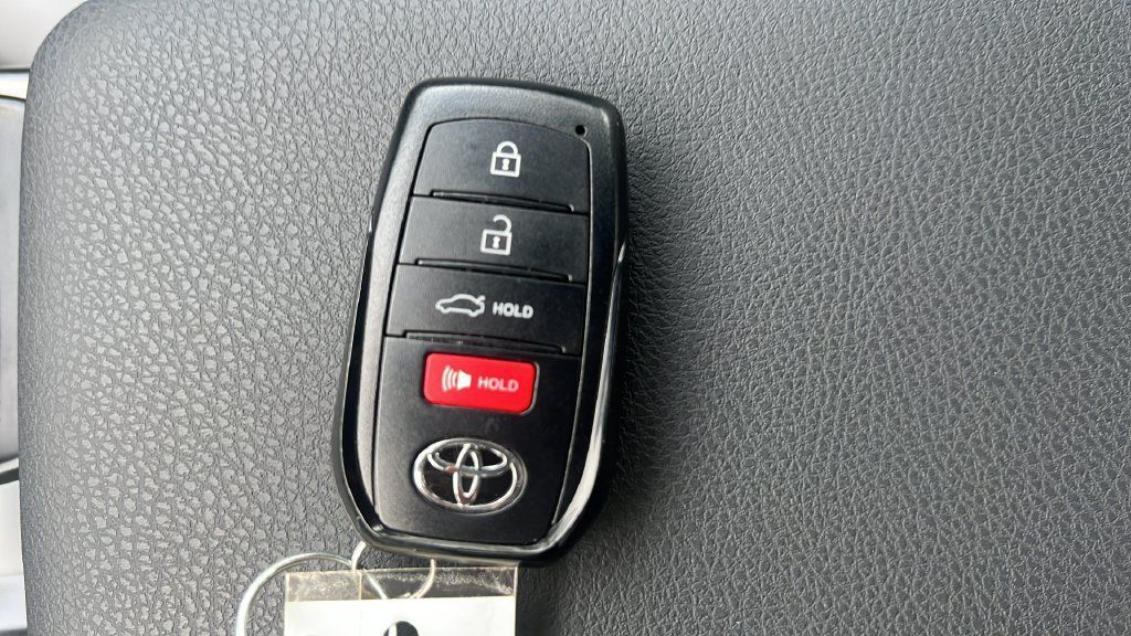 Used 2026 Toyota Camry SE FWD image 9