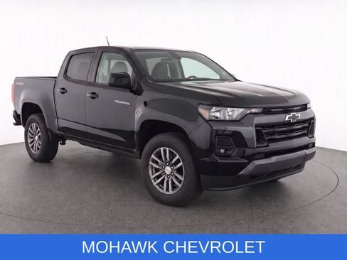 Used 2023 Chevrolet Colorado LT w/ LT Convenience Package II AWD/4WD image 2