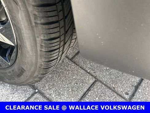 Certified 2024 Volkswagen Taos SE w/ Black Wheel Package FWD image 12
