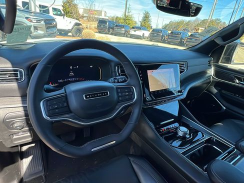 Used 2024 Jeep Wagoneer Series II w/ Flexible Seating Group image 26