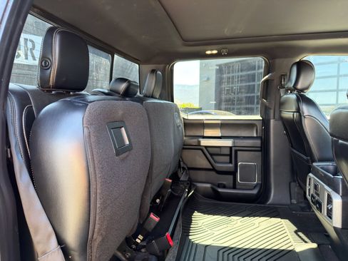 Used 2018 Ford F150 Lariat w/ Equipment Group 502A Luxury AWD/4WD image 11