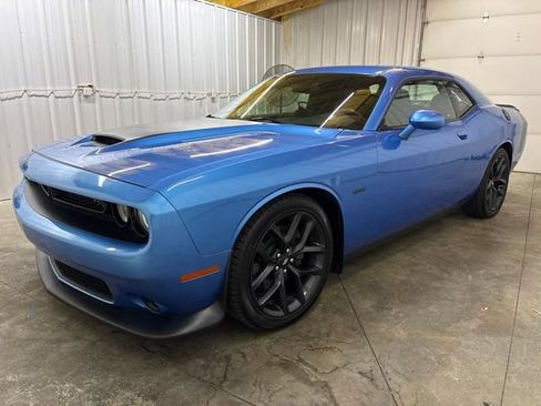 Used 2019 Dodge Challenger R/T RWD image 4