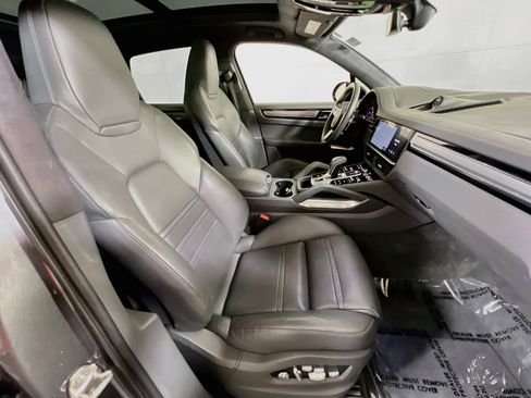 Used 2019 Porsche Cayenne Turbo AWD/4WD image 29