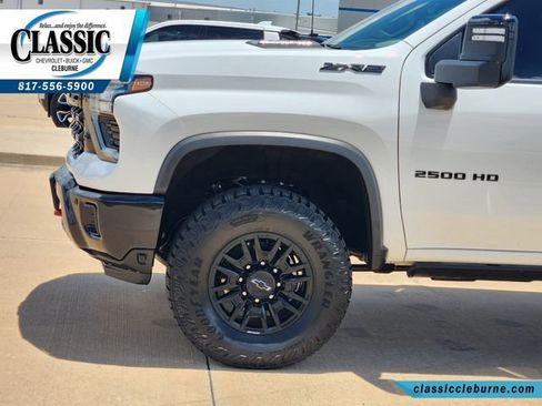 Used 2025 Chevrolet Silverado 2500 ZR2 w/ Technology Package AWD/4WD image 12