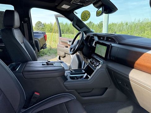 Certified 2024 GMC Sierra 2500 Denali AWD/4WD image 35